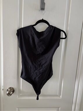 Aritzia Babaton Contour Black Sleeveless Stretch Women Low Back Bodysuit